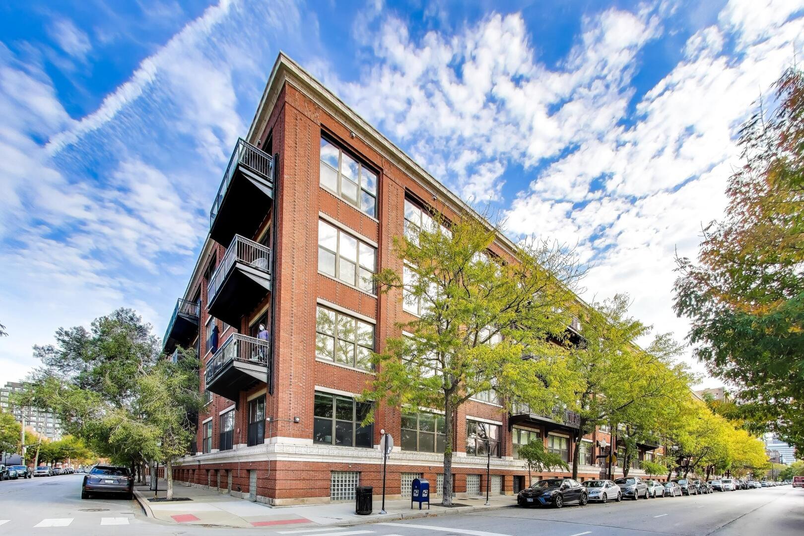 1040 West Adams Street, Unit 374 Chicago, IL 60607 - Photo 2 of 11