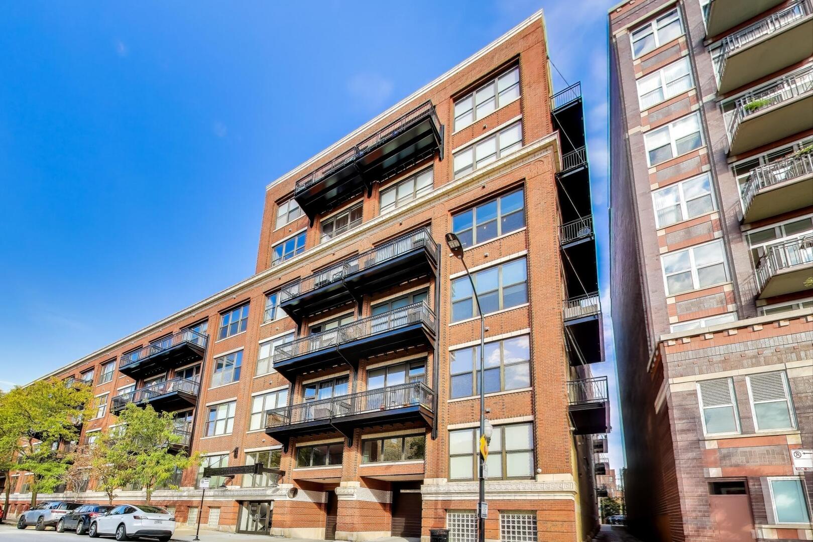 1040 West Adams Street, Unit 374 Chicago, IL 60607 - Photo 3 of 11