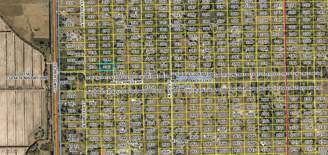 720 North Brida Street Clewiston, FL 33440 - Photo 2 of 4 a bathroom with a shower