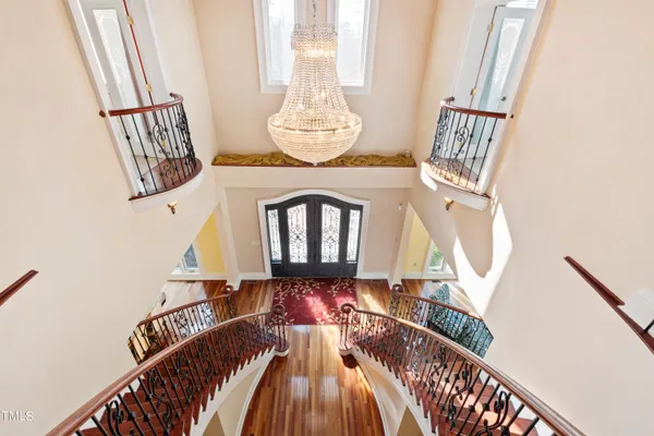 a view of entryway with a front door