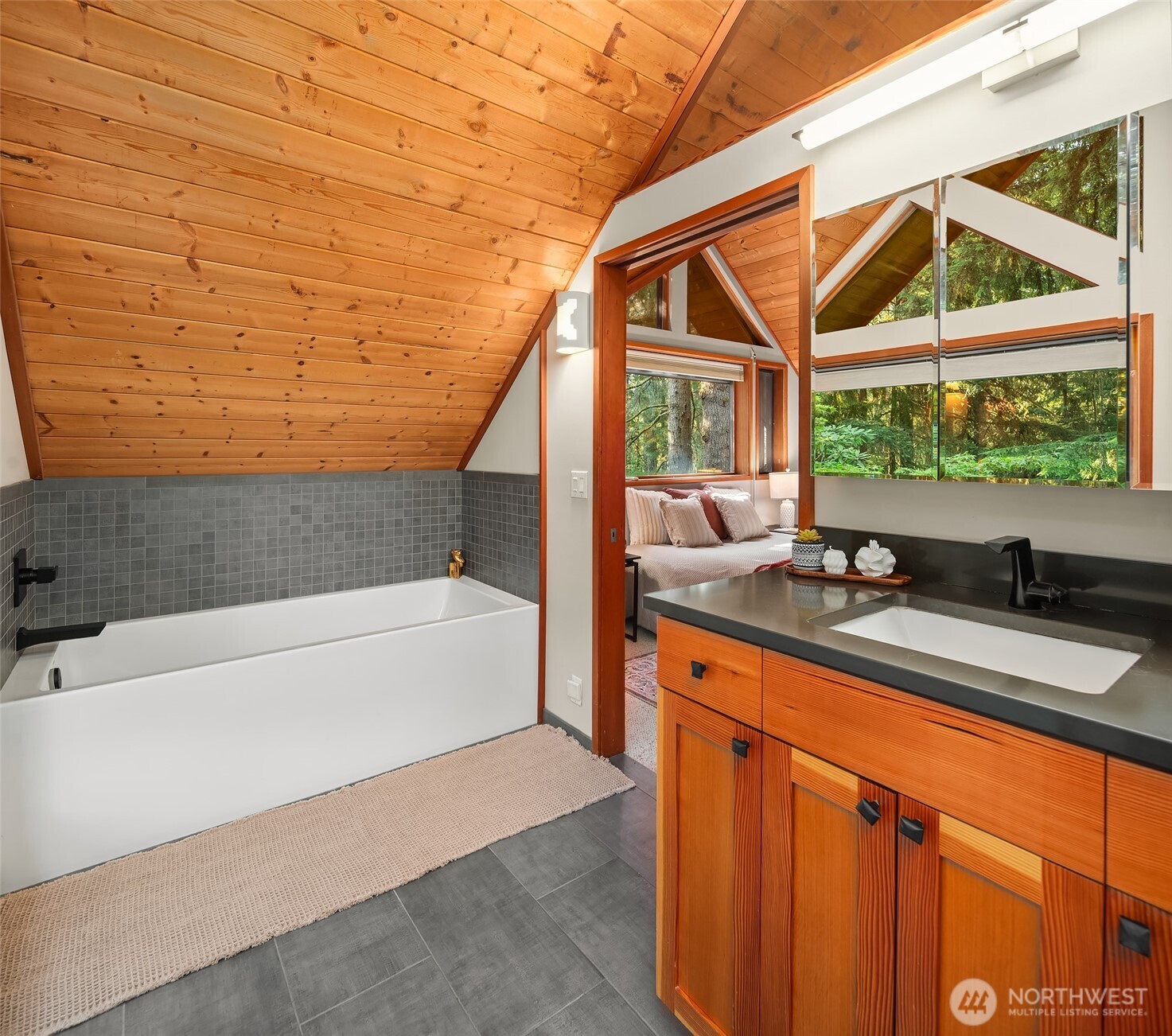 17804 Thorsen Road Southwest Vashon, WA 98070 - Photo 29 of 39 a bathroom with a sink and a bathtub