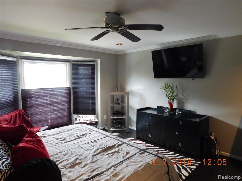 37335 Chesapeake Road Farmington Hills, MI 48335 - Photo 22 of 48