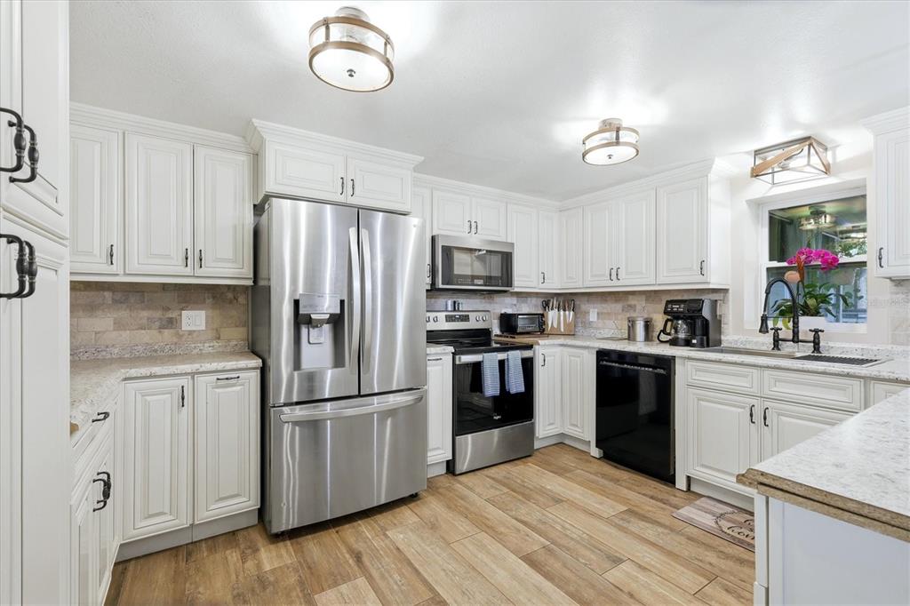 8362 Pelican Road Englewood, FL 34224 - Photo 9 of 24