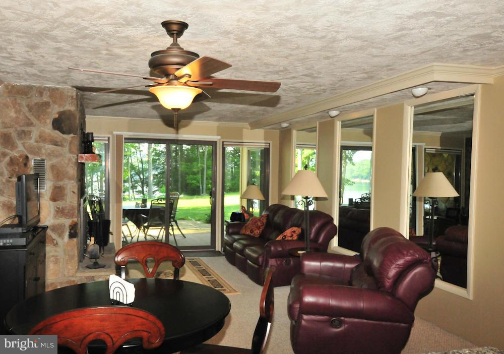 105 Red Run Road, Unit 2A1 Oakland, MD 21550 - Photo 4 of 11 Family Room