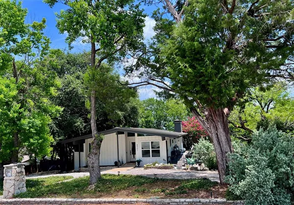 $2,800 | 4901 Fairway Court, DeCordova, TX 76049
