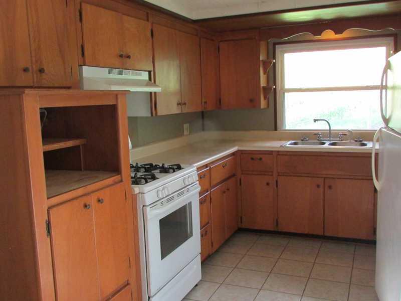 287 Noll Road Georgetown, PA 15043 - Photo 4 of 14 Kitchen.