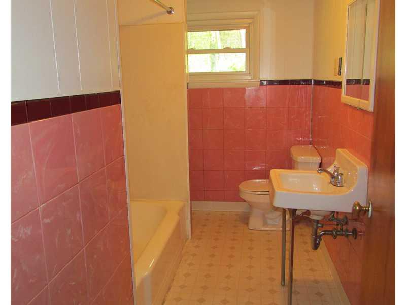 287 Noll Road Georgetown, PA 15043 - Photo 7 of 14 Full Bath.