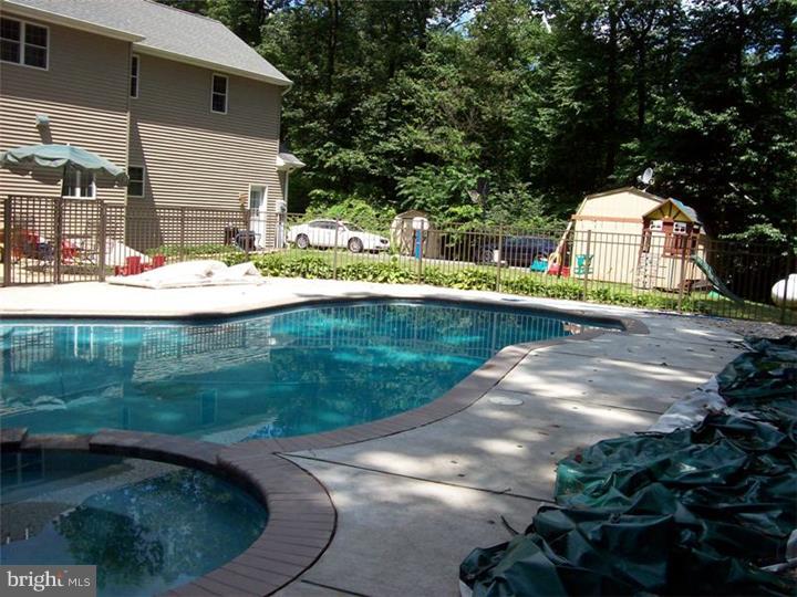 257 Groff Road Quarryville, PA 17566 - Photo 23 of 25 Pool