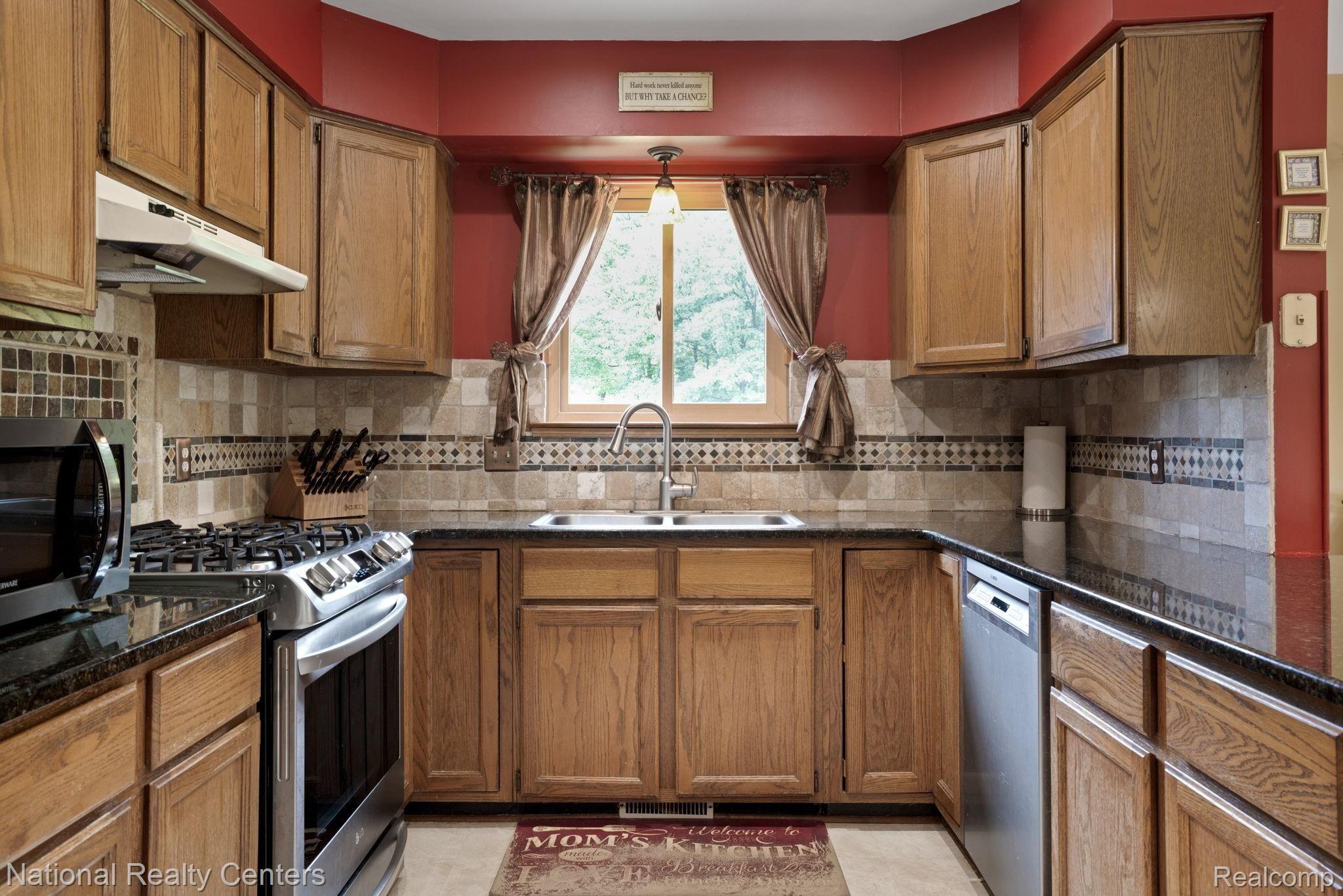 2370 Highfield Road Waterford, MI 48329 - Photo 11 of 34 Tons of cabinets