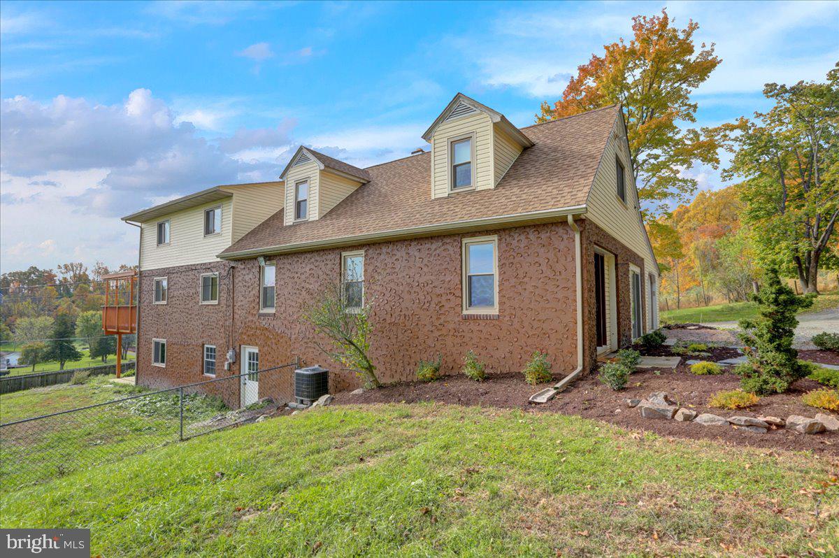 190 Gelsinger Road Sinking Spring, PA 19608 - Photo 5 of 36