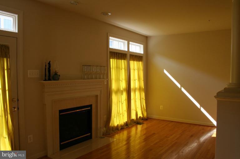 11004 Ascott View Lane Silver Spring, MD 20901 - Photo 2 of 6 Family Room