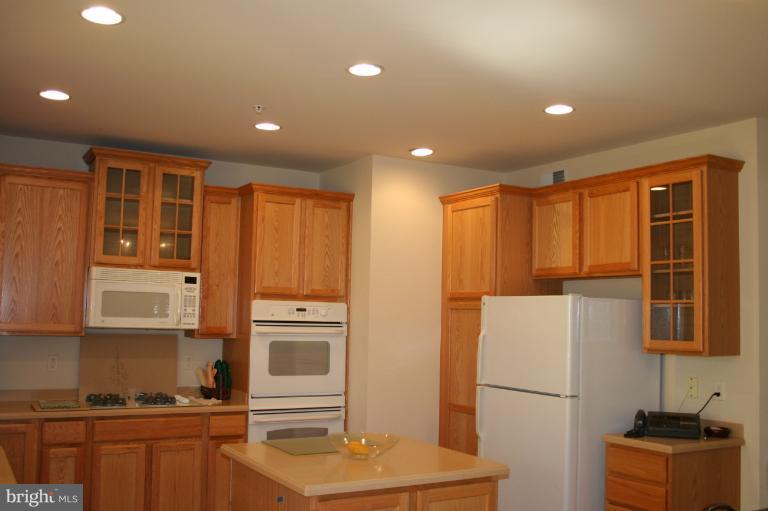 11004 Ascott View Lane Silver Spring, MD 20901 - Photo 5 of 6 Kitchen