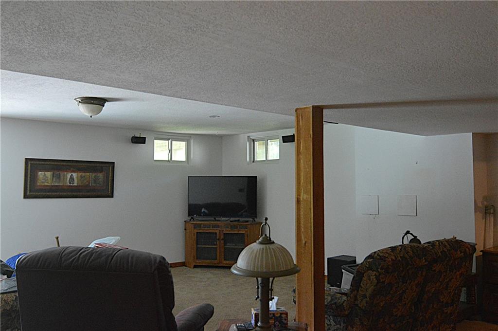 13905 Leavenworth Road Basehor, KS 66007 - Photo 14 of 39