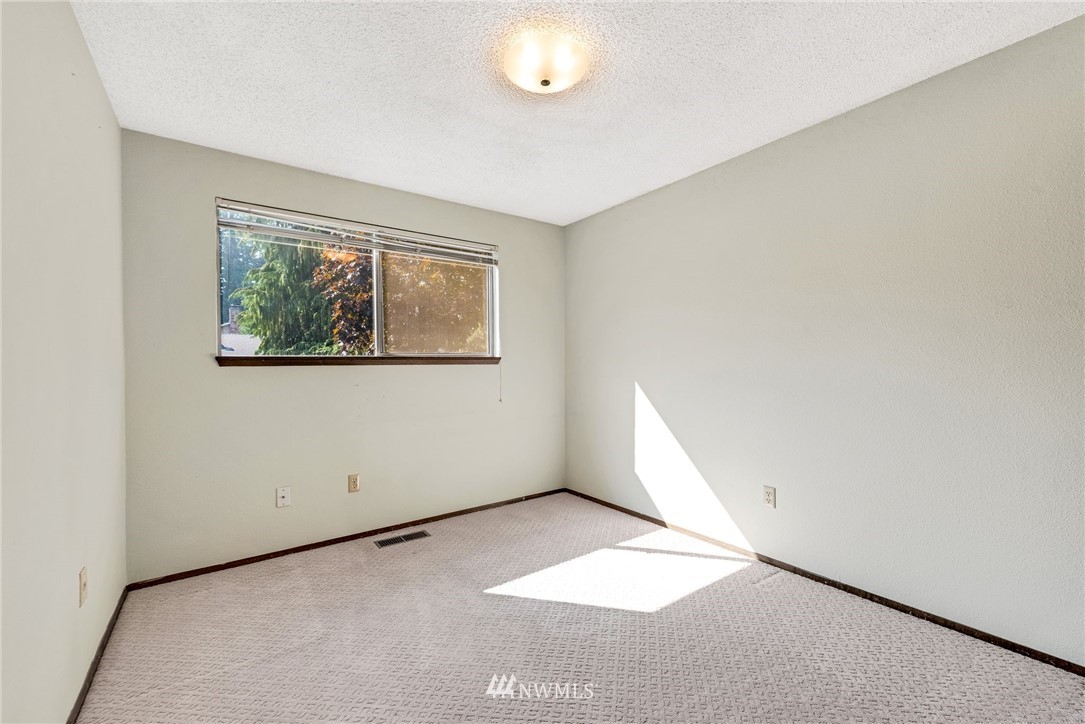 729 13th Way Southwest Edmonds, WA 98020 - Photo 11 of 20 Gallery Image 11