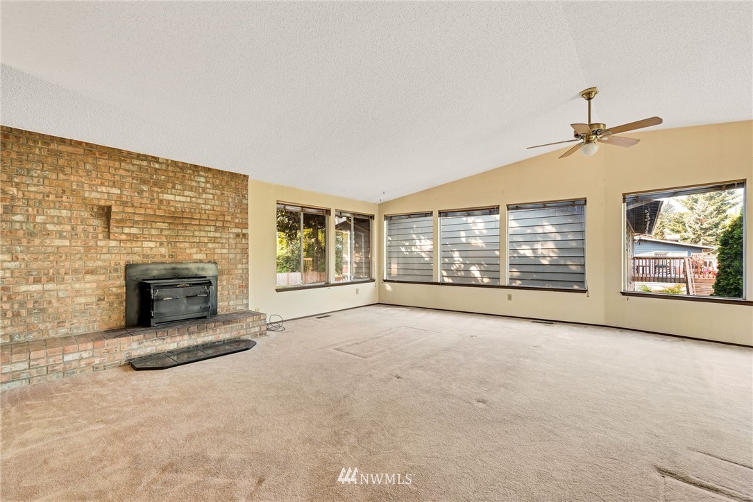 729 13th Way Southwest Edmonds, WA 98020 - Photo 3 of 20 Gallery Image 3