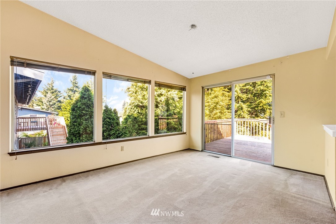 729 13th Way Southwest Edmonds, WA 98020 - Photo 4 of 20 Gallery Image 4