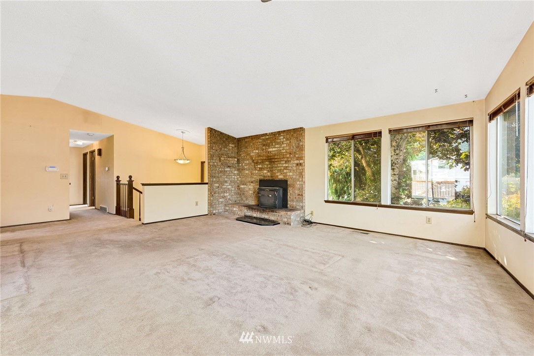 729 13th Way Southwest Edmonds, WA 98020 - Photo 5 of 20 Gallery Image 5