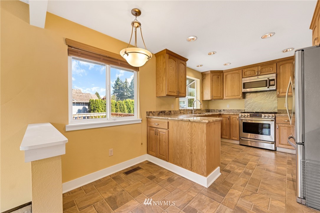 729 13th Way Southwest Edmonds, WA 98020 - Photo 7 of 20 Gallery Image 7
