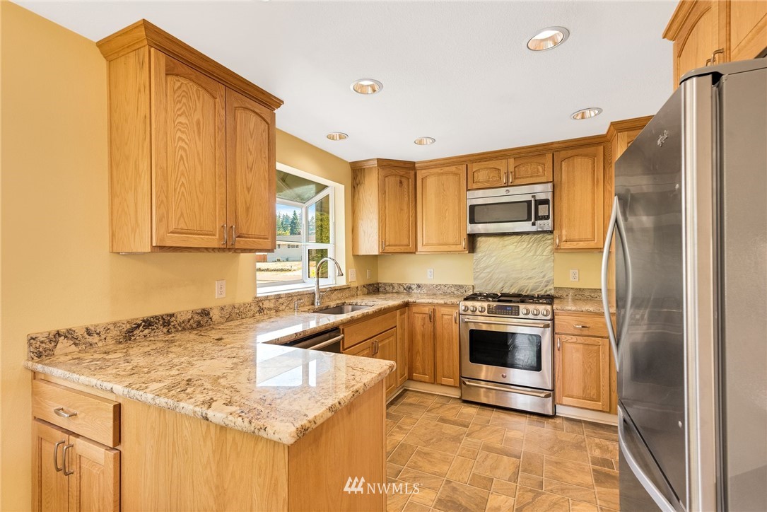 729 13th Way Southwest Edmonds, WA 98020 - Photo 8 of 20 Gallery Image 8