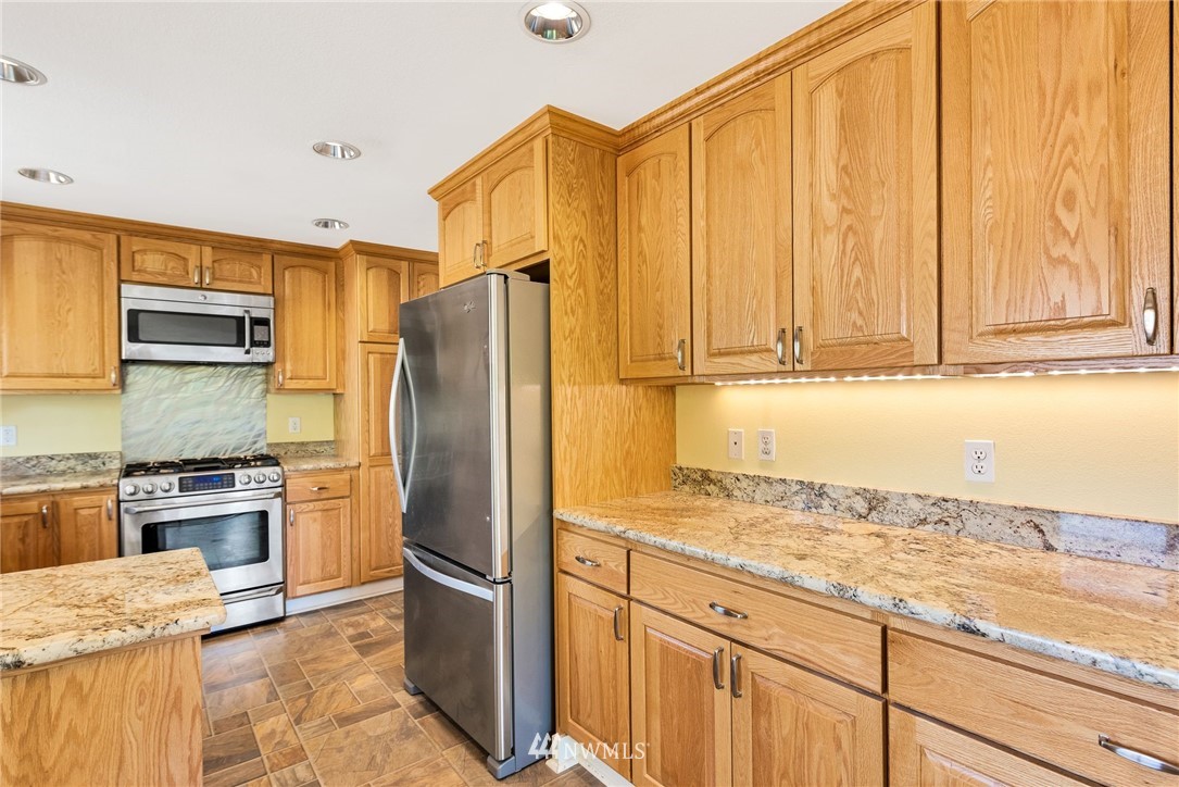 729 13th Way Southwest Edmonds, WA 98020 - Photo 9 of 20 Gallery Image 9