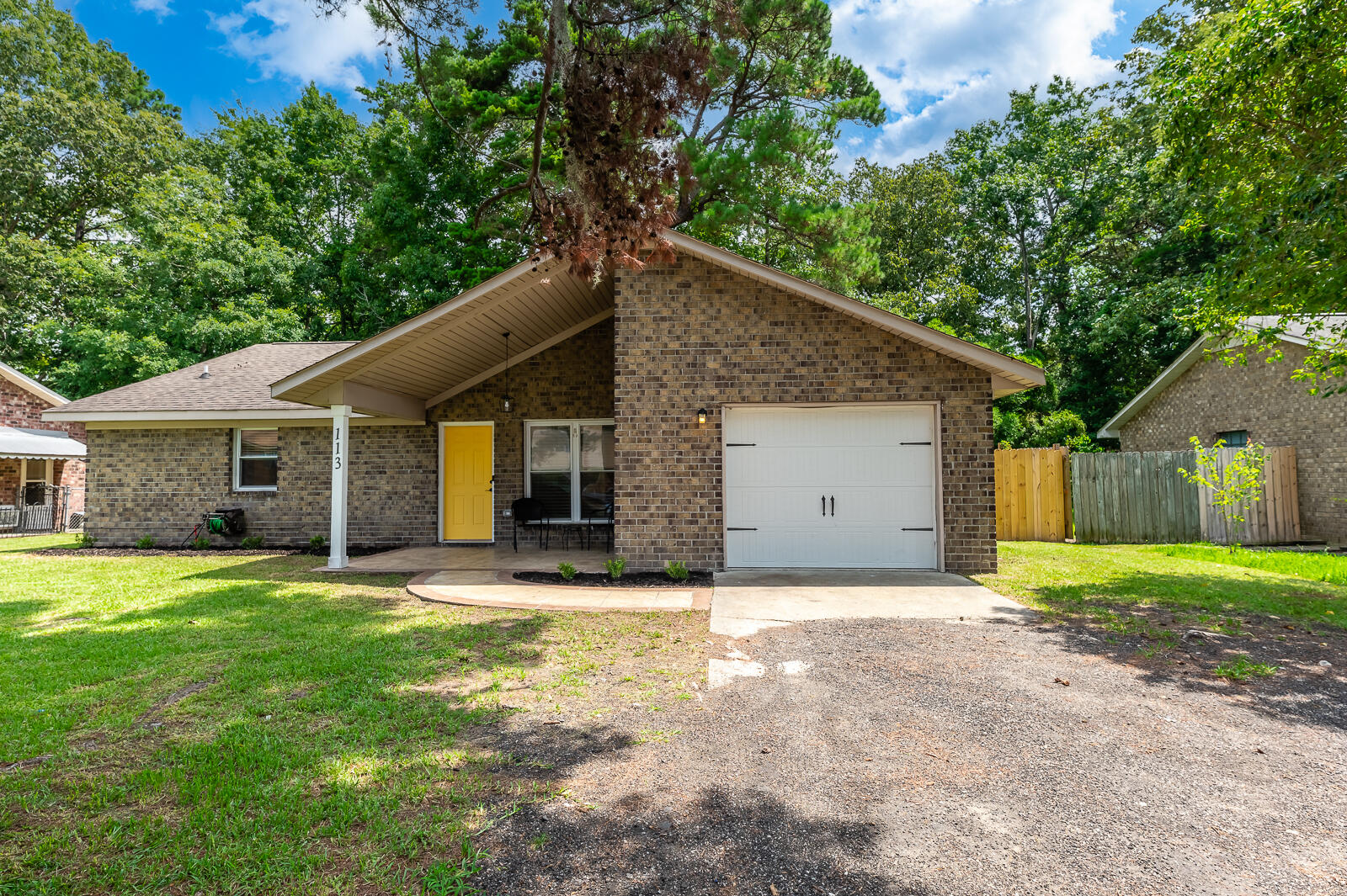 KSC-113 Pinewood Street 1 of 28