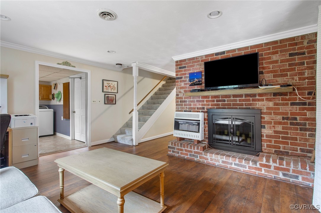 6412 Gaines Mill Road Mechanicsville, VA 23111 - Photo 22 of 33 a living room with furniture and a flat screen tv
