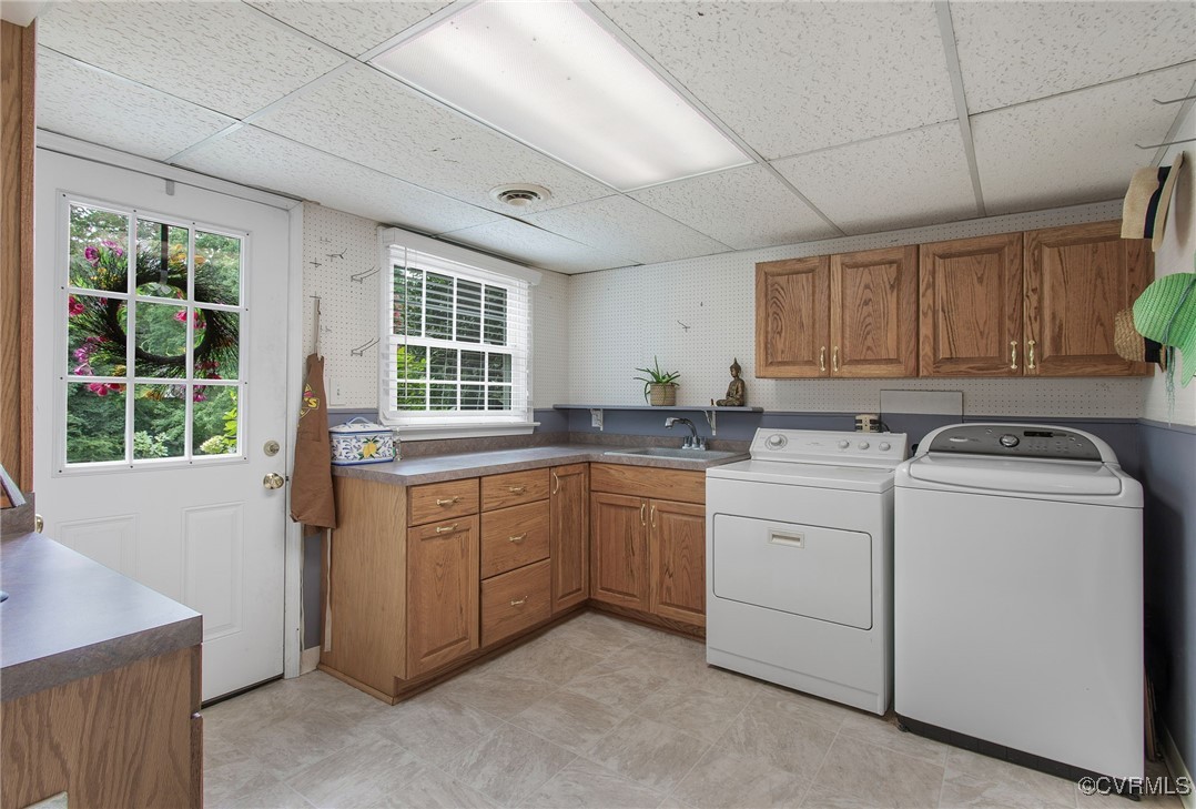6412 Gaines Mill Road Mechanicsville, VA 23111 - Photo 26 of 33 a utility room with closet dryer and washer