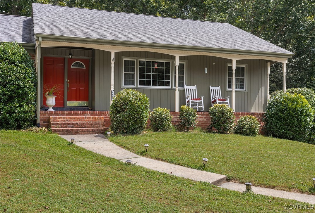 6412 Gaines Mill Road Mechanicsville, VA 23111 - Photo 3 of 33 a front view of a house with garden