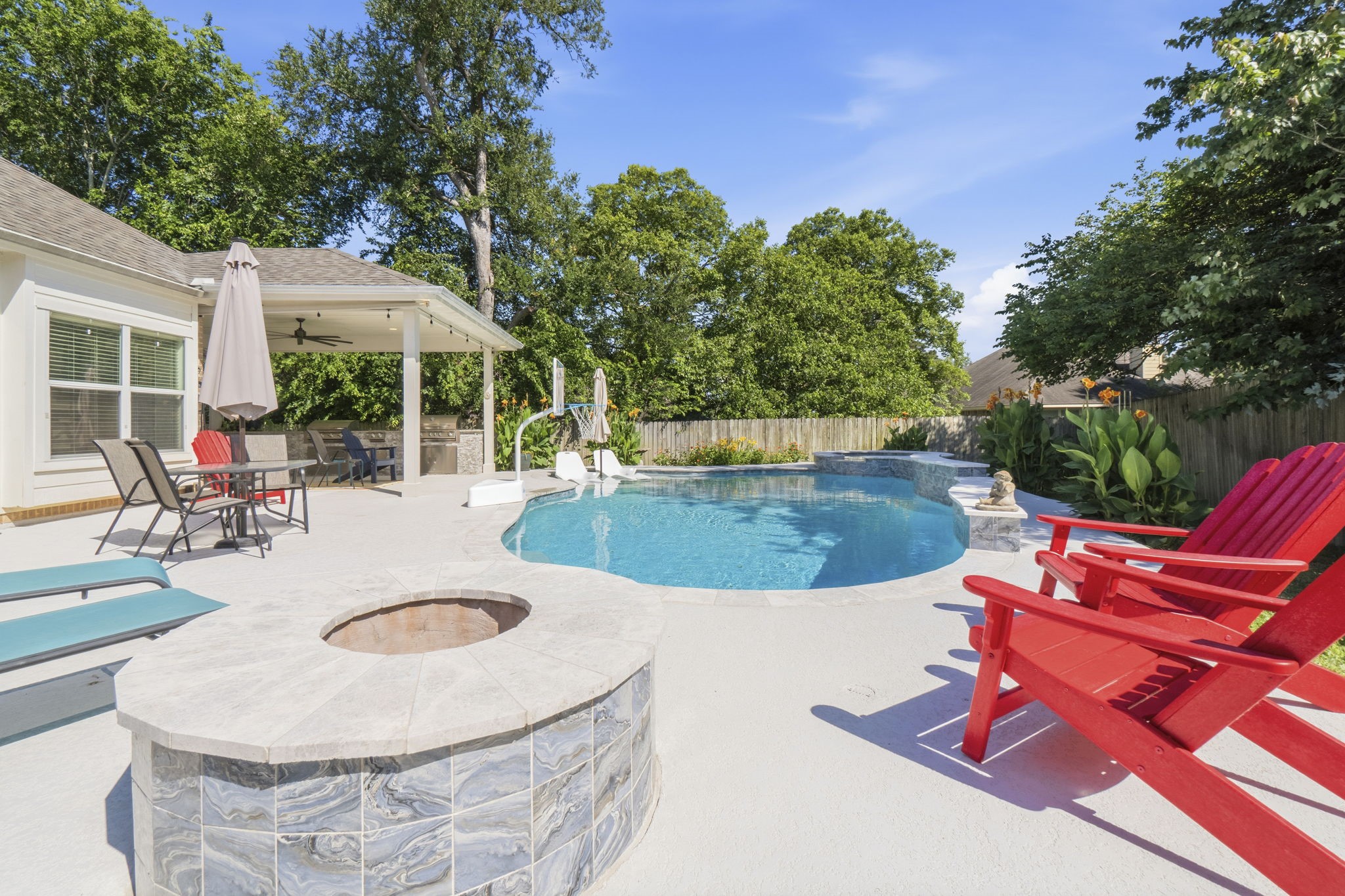 10802 Windswept Montgomery, TX 77356 - Photo 6 of 42 an outdoor sitting area with a swimming pool