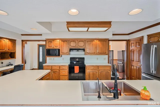 $575,000 | 12208 County Rd West 00 N South, Russiaville, IN 46979