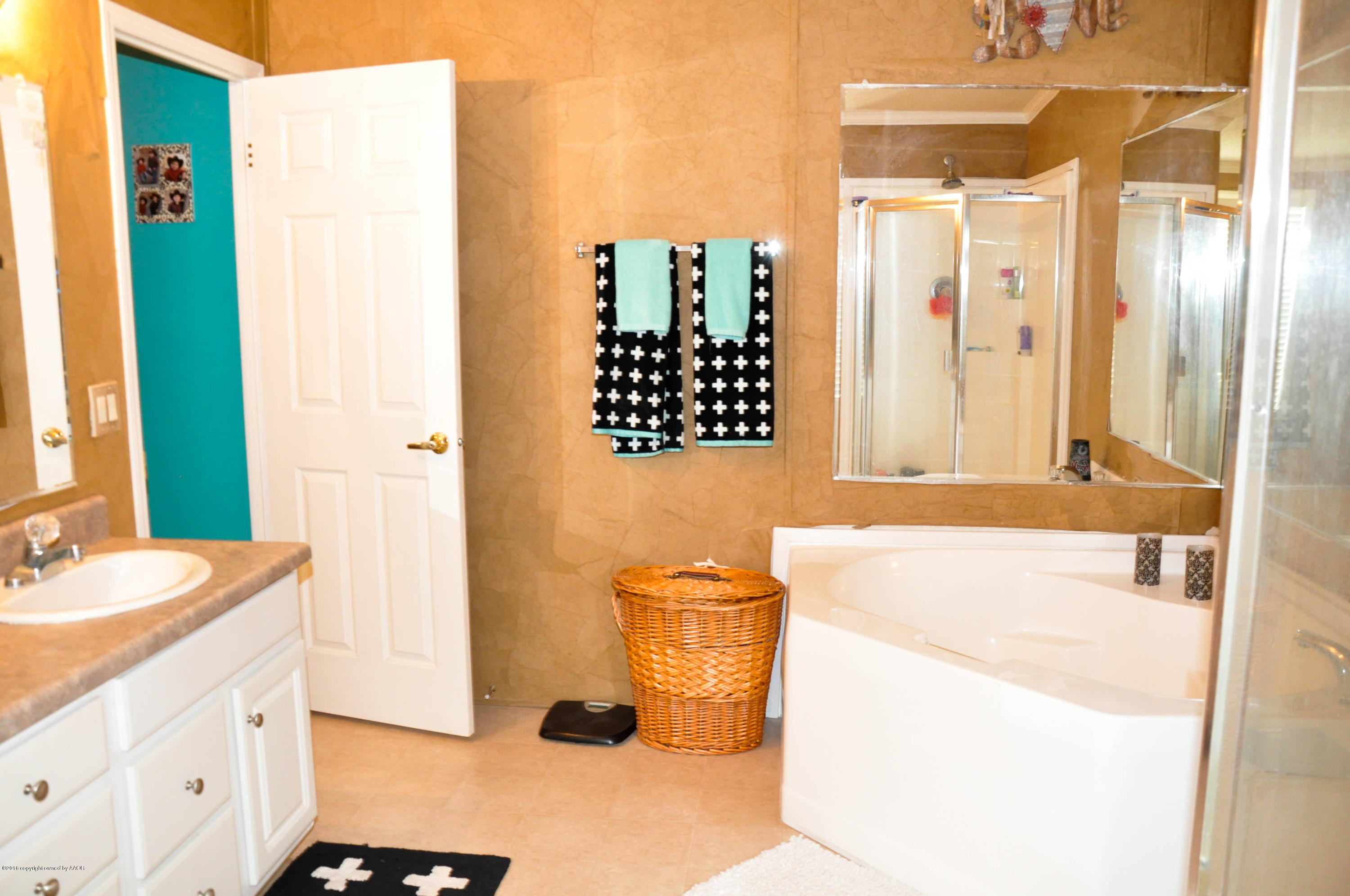 12301 Headquarters Road Amarillo, TX 79124 - Photo 10 of 32 Master Bathroom