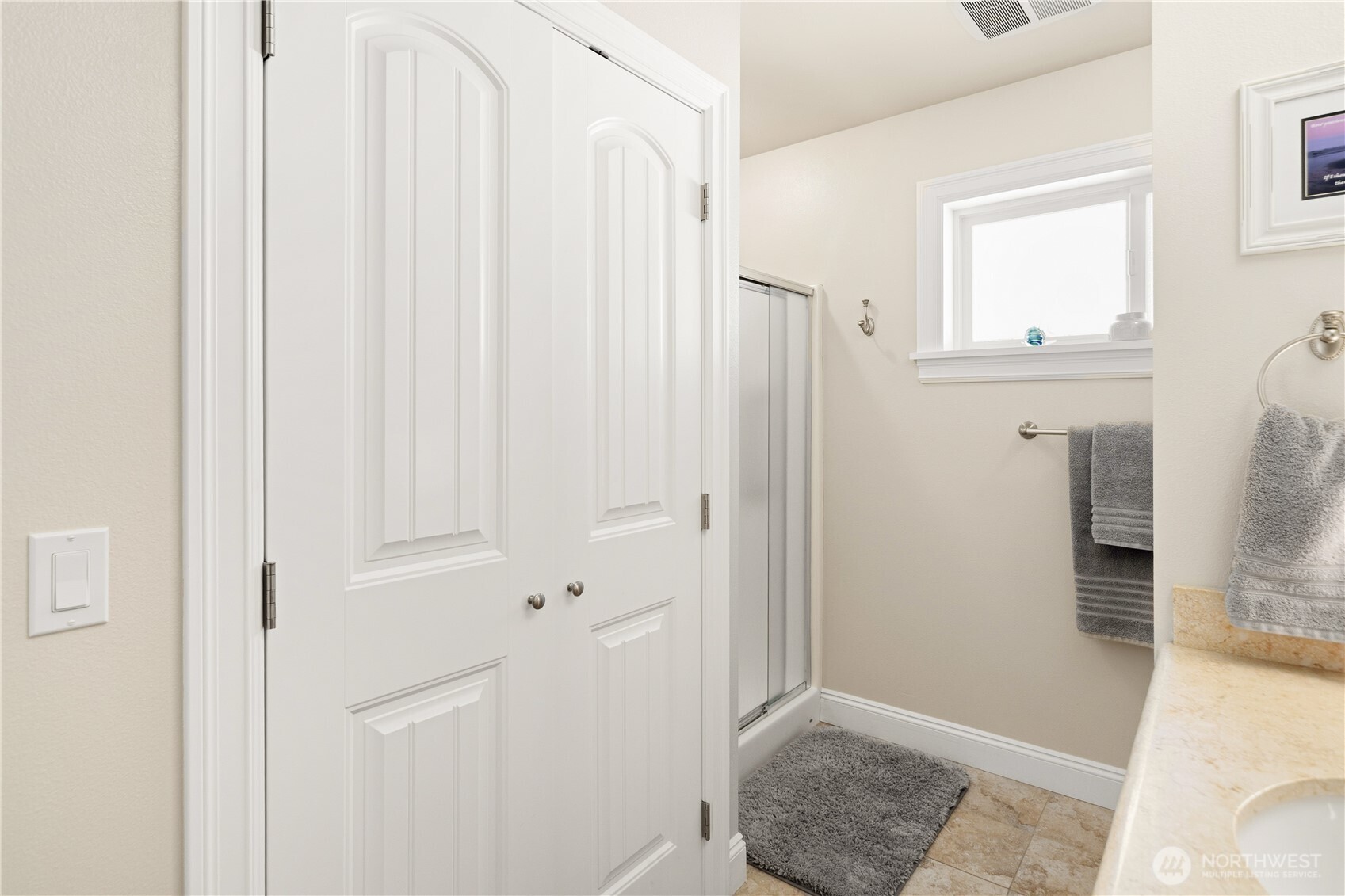 346 Dungeness Meadows Sequim, WA 98382 - Photo 21 of 36 a view of an entryway with livingroom