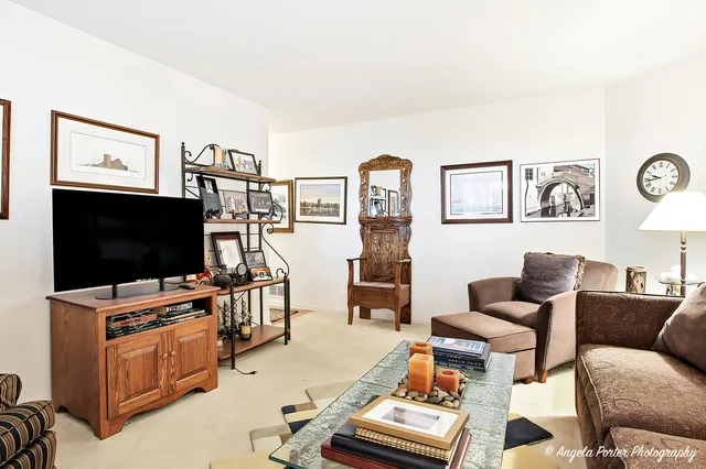 $275,000 | 548 New Haven Drive, Unit 548, Cary, IL 60013