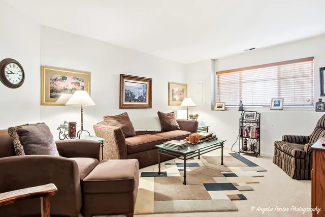 $275,000 | 548 New Haven Drive, Unit 548, Cary, IL 60013