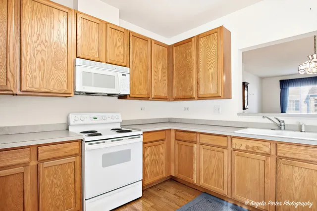 $275,000 | 548 New Haven Drive, Unit 548, Cary, IL 60013