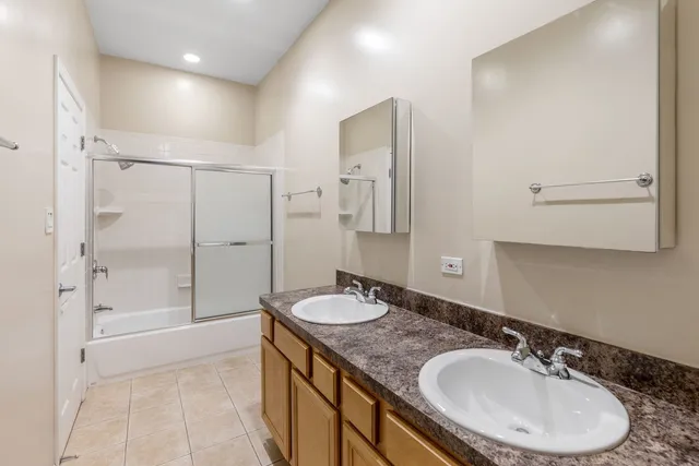 $575,000 | 5028 West Lawrence Avenue, Chicago, IL 60630