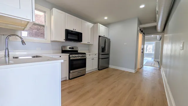 $575,000 | 5028 West Lawrence Avenue, Chicago, IL 60630