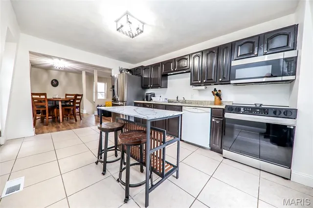 $184,500 | 413 Greenwood Place, Collinsville, IL 62234