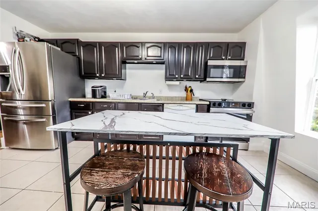 $184,500 | 413 Greenwood Place, Collinsville, IL 62234