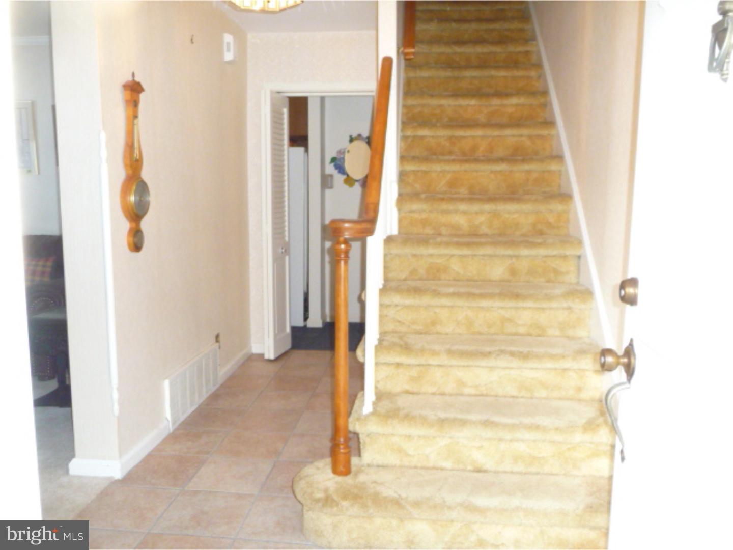 2129 Winthrop Road Huntingdon Valley, PA 19006 - Photo 10 of 25 Foyer