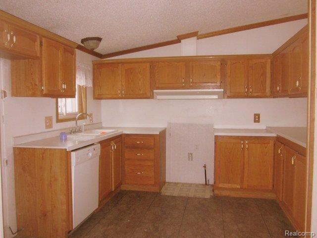 395 Harmon Road Howell, MI 48843 - Photo 3 of 19 3 KITCHEN.JPG