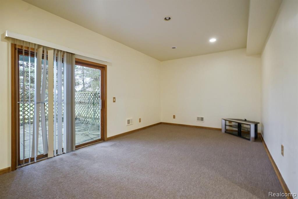 2235 Hiller Road West Bloomfield, MI 48324 - Photo 30 of 38