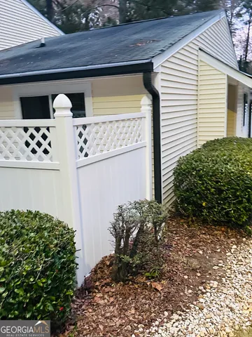 a view of entryway front of house