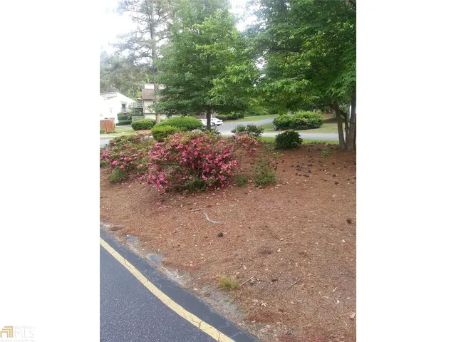 a view of a outdoor space