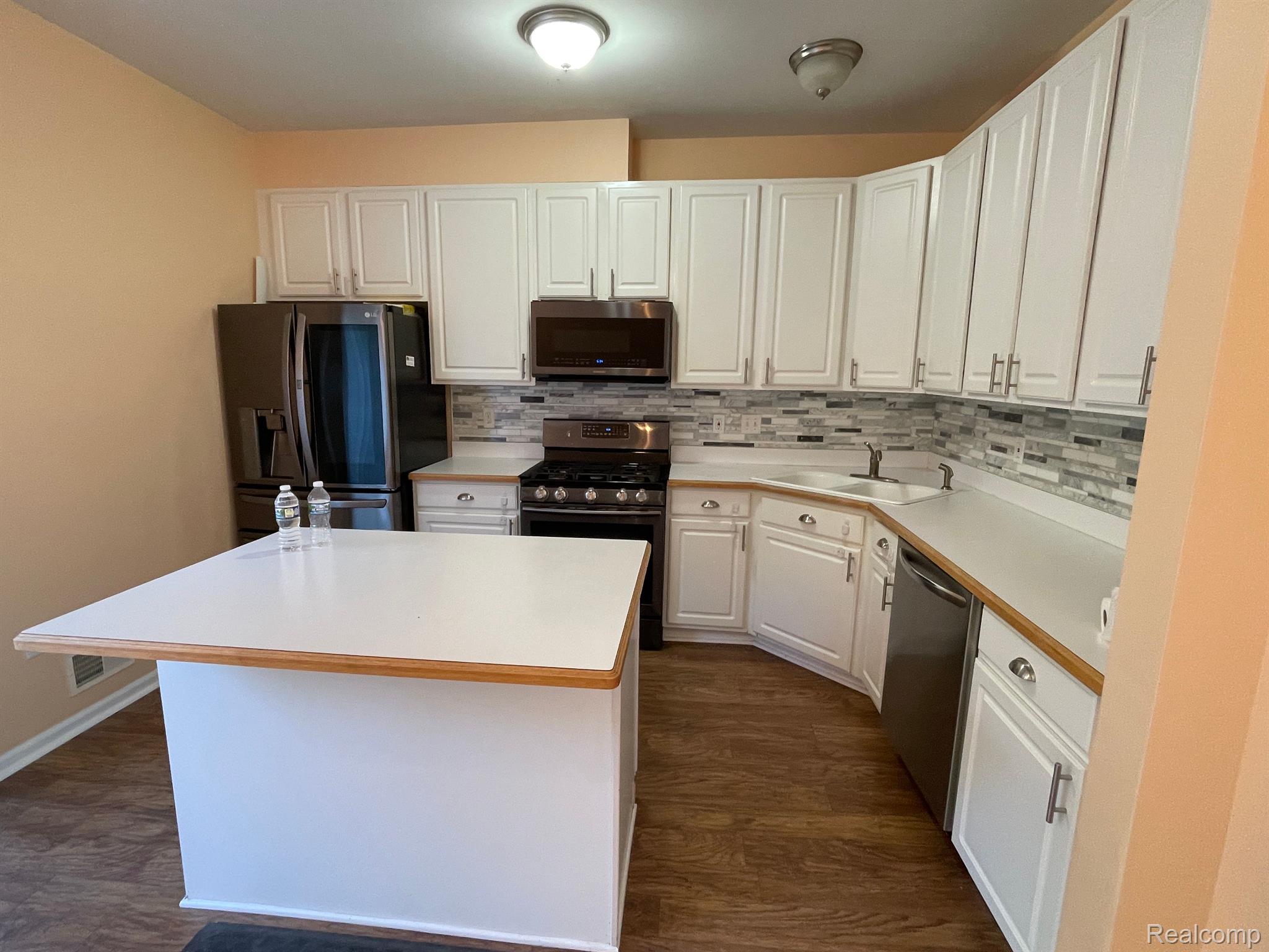 701 Cherry Orchard Road Canton, MI 48188 - Photo 22 of 33
