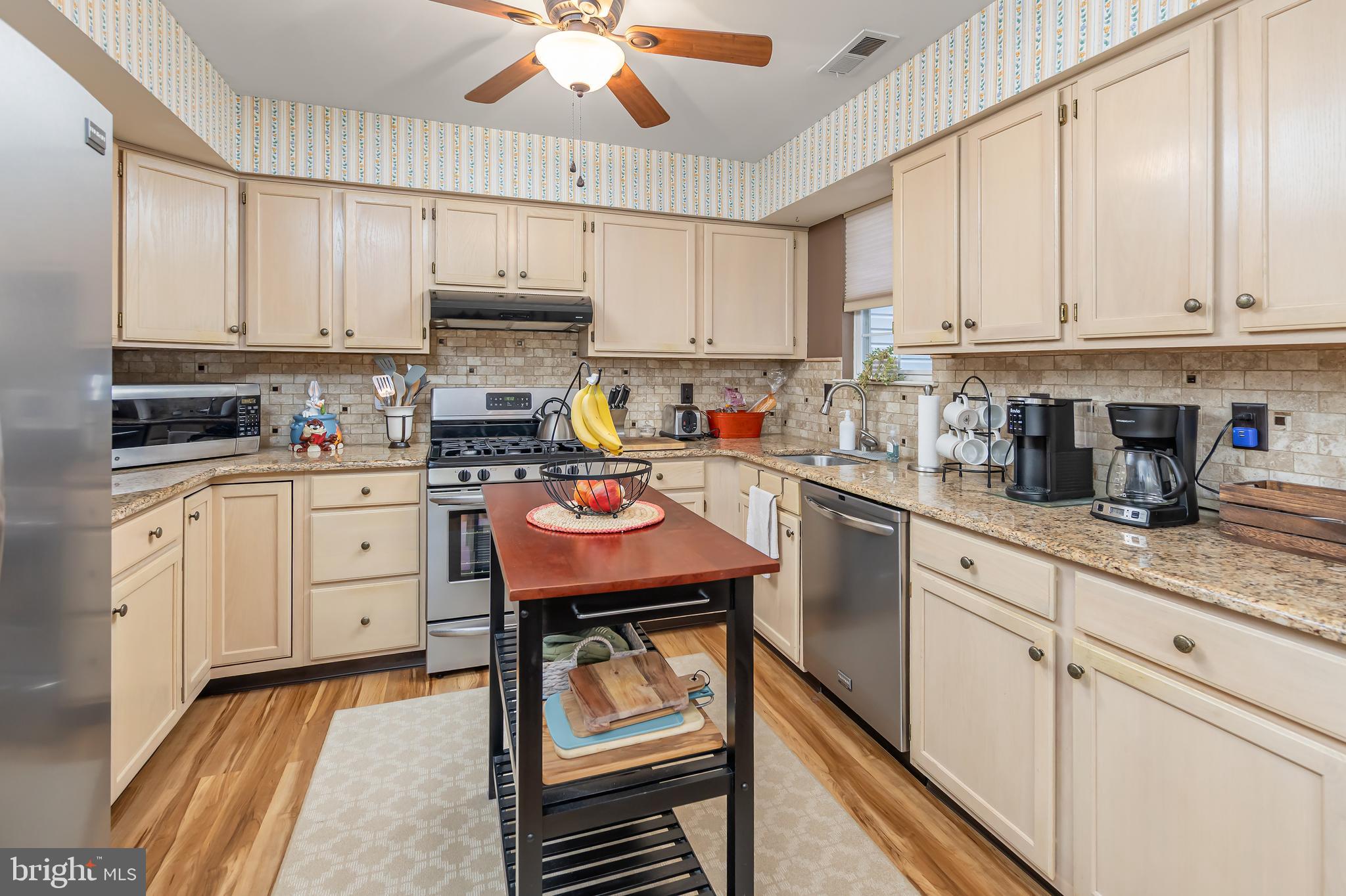 119 Crosley Drive Atco, NJ 08004 - Photo 5 of 18 Kitchen