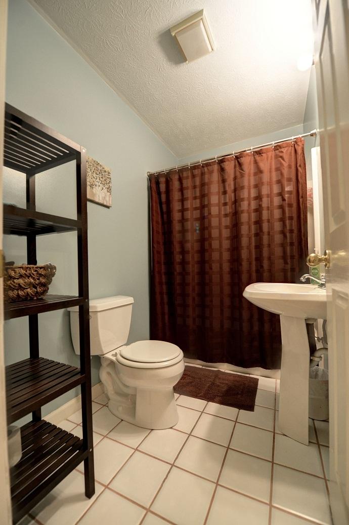 3322 Cranmore Cove Road Dayton, TN 37321 - Photo 16 of 28 9.5-3322 CRANMORE COVE main bath