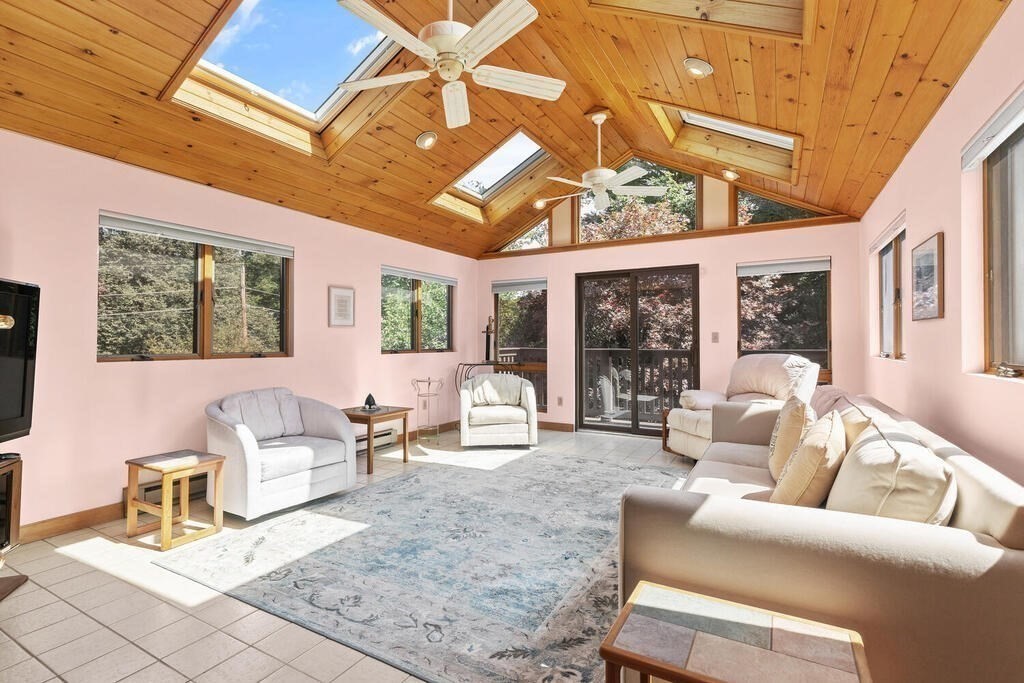 86 Beaver Road Reading, MA 01867 - Photo 9 of 32 Gallery Image 9