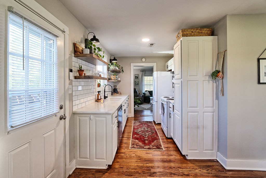 435 Canaan Road Columbia, TN 38401 - Photo 12 of 27 a view of a kitchen from the hallway