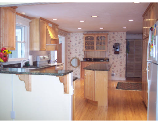 6 Barbara Road Hopkinton, MA 01748 - Photo 4 of 24 Gallery Image 4